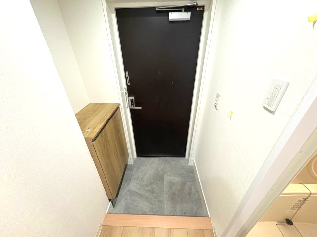 ジュネス本山の玄関