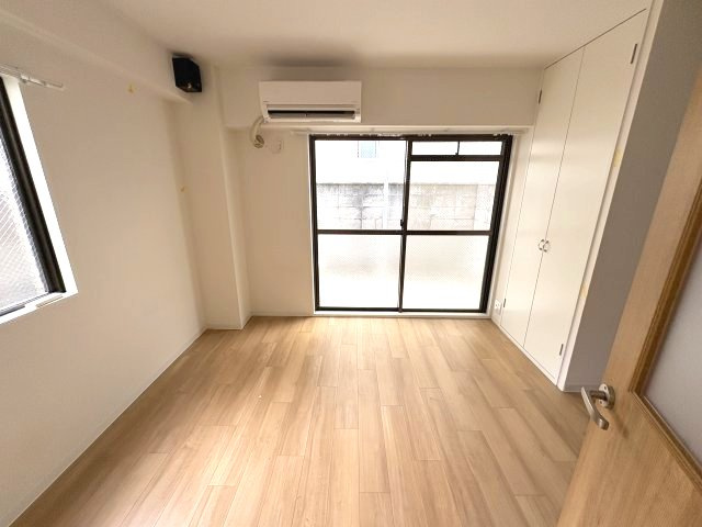 ジュネス本山の居間・リビング