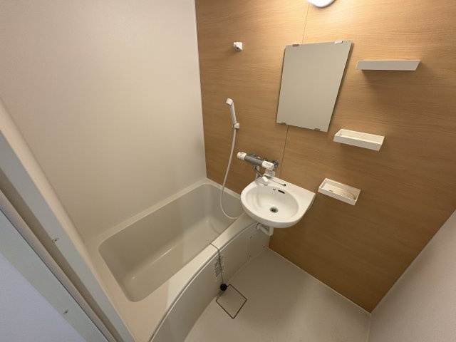 ジュネス本山の浴室