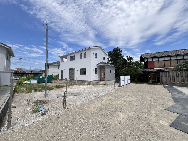新築　富岡市中高瀬第8　Livele Garden.S　1号棟の前面道路含む現地写真|現地写真　南側接道幅員約3ｍ