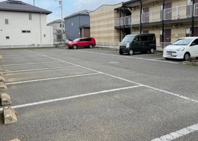 レオパレス富光Ⅱの駐車場