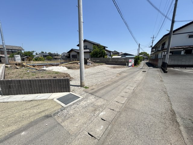 新築　富岡市中高瀬第8　Livele Garden.S　2号棟の前面道路含む現地写真|現地写真　南側接道幅員約3ｍ