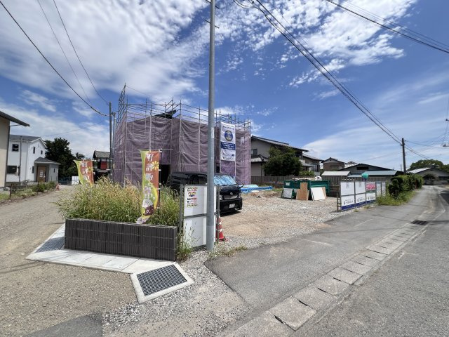 新築　富岡市中高瀬第8　Livele Garden.S　2号棟の前面道路含む現地写真|現地写真　南側接道幅員約3ｍ