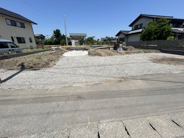 新築　富岡市中高瀬第8　Livele Garden.S　2号棟の駐車場|現地写真　駐車スペースは並列4台分可能です！
