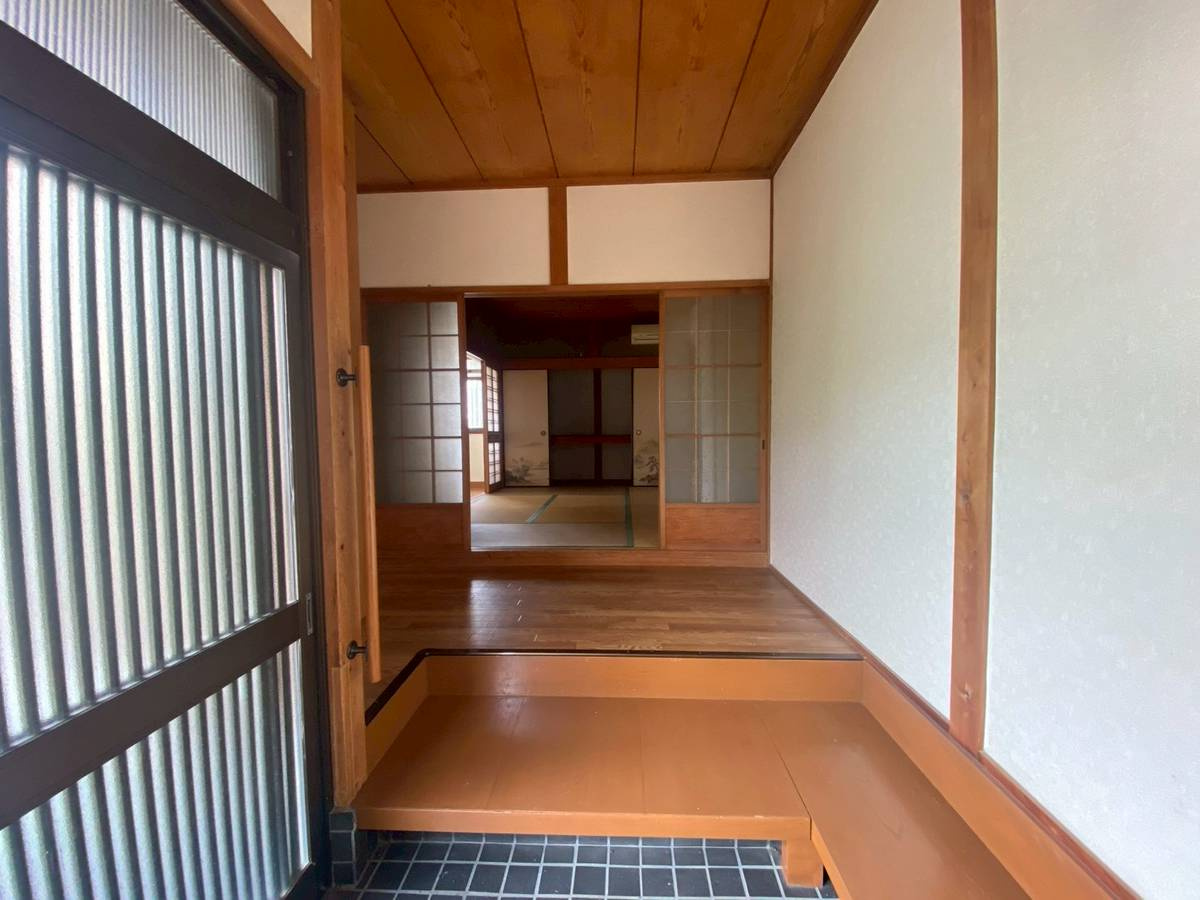 和歌山市加納　中古戸建の玄関