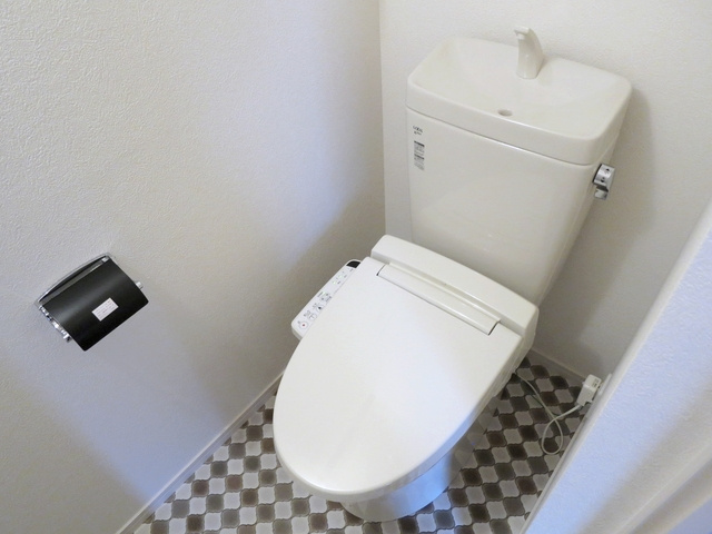 アーバンコート小岩のトイレ|トイレは人気の温水洗浄便座対応です。