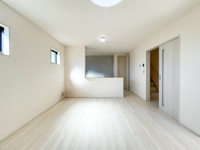 鈴鹿市若松北3丁目《1号棟》の居間・リビング