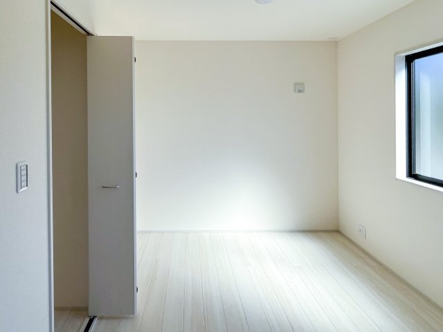 鈴鹿市若松北3丁目《1号棟》の洋室