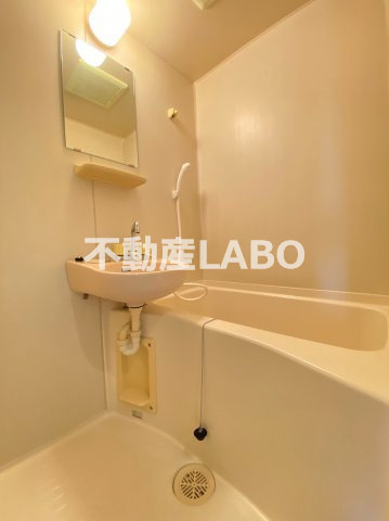 シャルマン昭和町の浴室