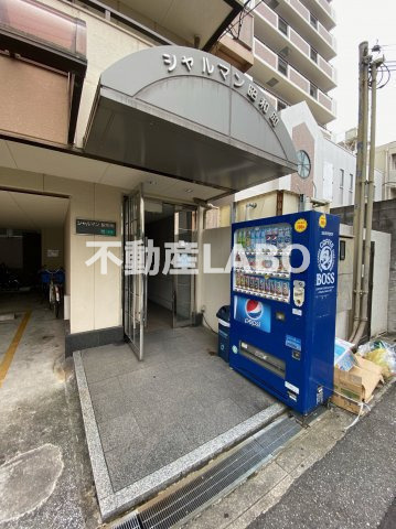 シャルマン昭和町のエントランス