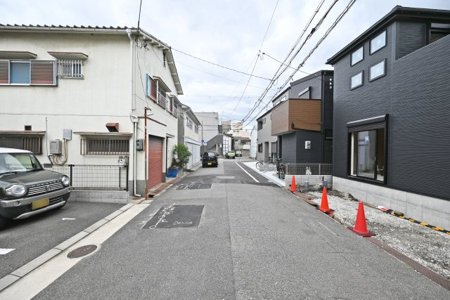 リーブルガーデン杭瀬北新町１丁目新築戸建│3LDK+駐車2台可の前面道路含む現地写真|南側前面道路　幅員約6ｍ