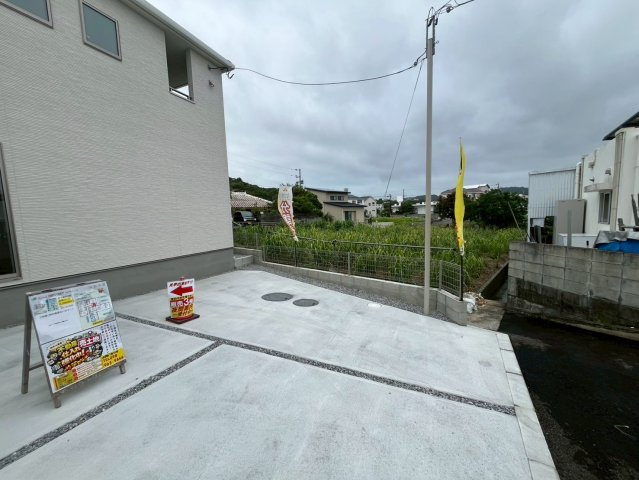 南城市大里高平 3号棟（全3棟）の駐車場