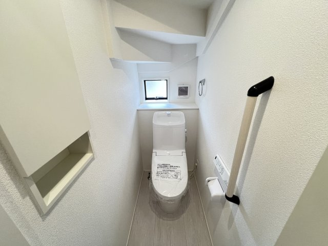 新築　富岡市下高瀬　GRAFARE　1号棟のトイレ|　節水タイプのウォシュレット付きトイレ、水道料節約に一役買います！

