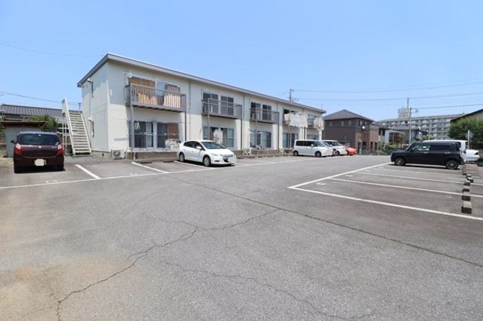 コーポ冨田　Ⅰの駐車場|駐車場に車を止められます