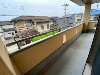 【バルコニー】 | 【プレイワーク引野町2丁】平成18年建築・5SLDK・東南角地・土地128坪 | バルコニー付きです
