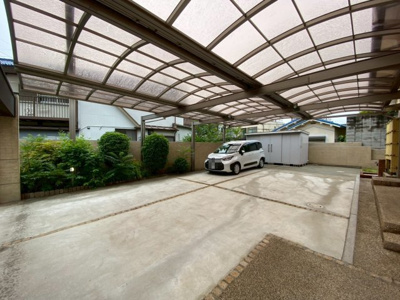 【駐車場】 | 【プレイワーク引野町2丁】平成18年建築・5SLDK・東南角地・土地128坪 | 駐車場の用意があります