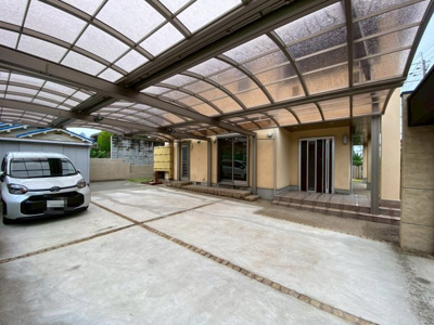 【駐車場】 | 【プレイワーク引野町2丁】平成18年建築・5SLDK・東南角地・土地128坪 | 駐車スペースもあります