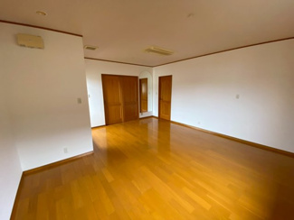 【駐車場】 | 【プレイワーク引野町2丁】平成18年建築・5SLDK・東南角地・土地128坪 | 駐車場があります