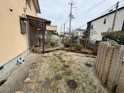 【庭】 | 【プレイワーク引野町2丁】平成18年建築・5SLDK・東南角地・土地128坪 | お庭でゆったりと過ごせます