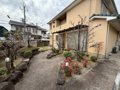 【庭】 | 【プレイワーク引野町2丁】平成18年建築・5SLDK・東南角地・土地128坪 | お庭です