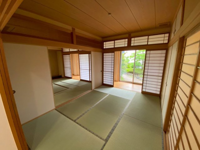 【和室】 | 【プレイワーク引野町2丁】平成18年建築・5SLDK・東南角地・土地128坪 | きれいな和室です