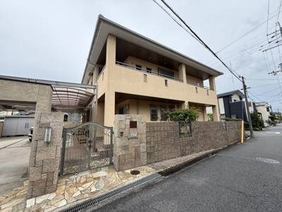 【前面道路含む現地写真】 | 【プレイワーク引野町2丁】平成18年建築・5SLDK・東南角地・土地128坪 | 前面道路含む現地写真です