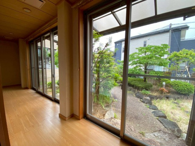 【その他】 | 【プレイワーク引野町2丁】平成18年建築・5SLDK・東南角地・土地128坪 | 縁側です♪