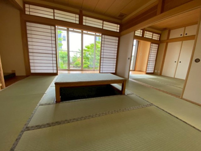 【和室】 | 【プレイワーク引野町2丁】平成18年建築・5SLDK・東南角地・土地128坪 | 明るい和室です