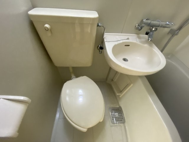 ユニットバス内のトイレです♪