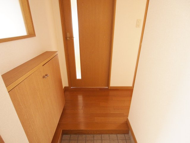 ドミール稲荷町の玄関