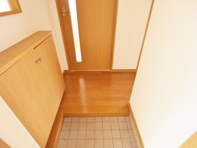 ドミール稲荷町の玄関