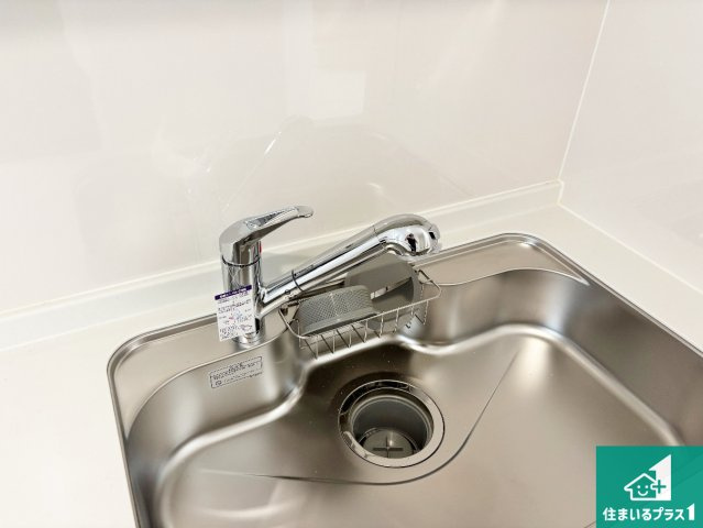 摂津市鳥飼和道　第1期　新築一戸建ての設備|浄水器を内蔵！炊飯時、お茶を作る時に安心してお水を使えます！お湯と冷水、浄水と原水、シャワーの切替えもワンタッチです！