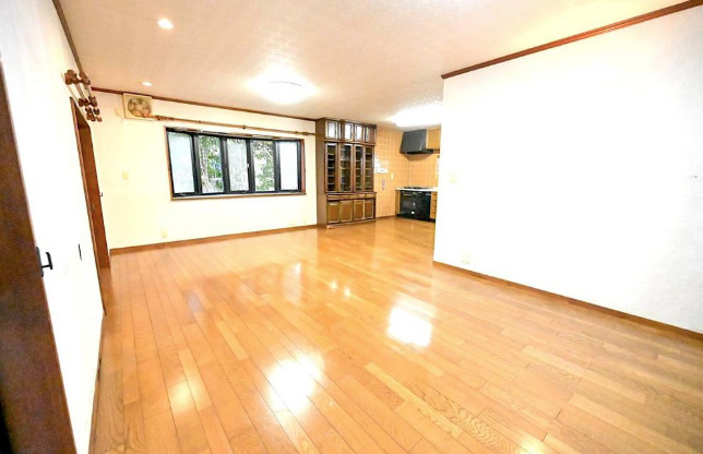 中古/新座市栄3丁目の居間・リビング|室内綺麗にお使いです