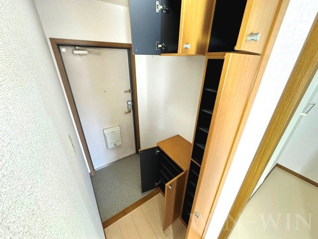 グラディオ 牛川の玄関
