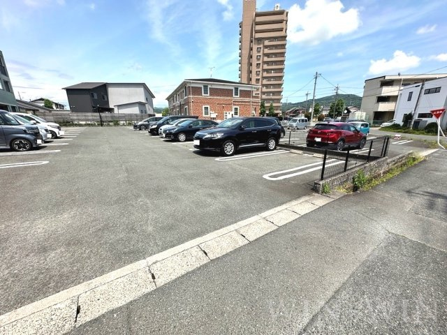 グラディオ 牛川の駐車場