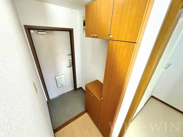 グラディオ 牛川の玄関