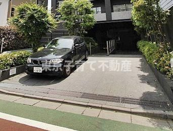 ドゥーエ千石の駐車場
