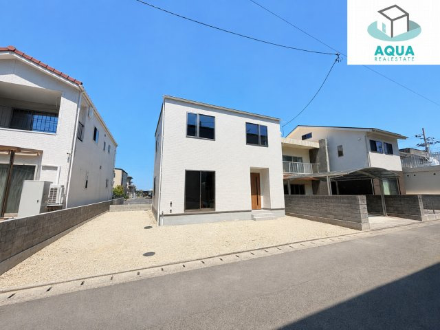 オール電化デザイナーズハウス高松市新北町建売②の外観パース|前面道路含む現地写真です