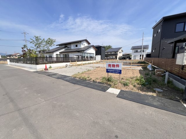 新築　富岡市下高瀬　GRAFARE　4号棟の駐車場|現地写真　駐車スペースは4台分可能です！
