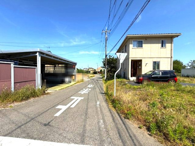 【前面道路含む現地写真】 | 前橋市五代町　広々庭付き中古戸建