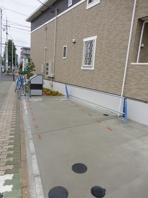 ティ　アーモの駐車場|駐車場があるので、車を買う予定の方も安心です