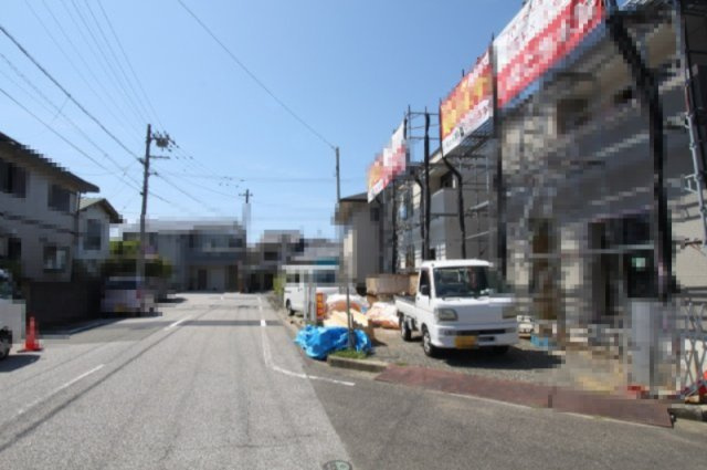【特別価格　８月末まで】高知市瀬戸東町3丁目　新築戸建　①【全2区画】の前面道路含む現地写真|東側　公道　7.9ｍ　接面　9.0ｍ