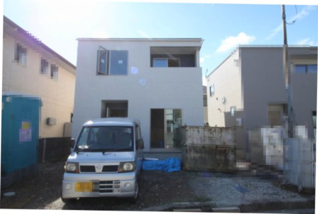 高知市瀬戸東町3丁目　新築戸建　①【全2区画】の外観|建築中　①　土地面積　128.83㎡（約38.97坪）　建物面積　100.54㎡（約30.41坪）
