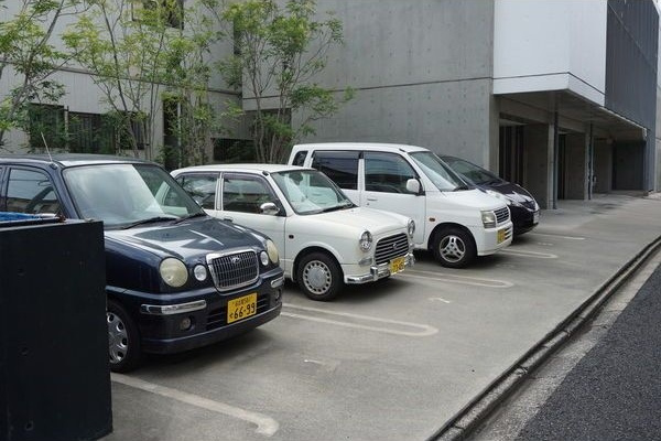 クレイタスパークIVの駐車場