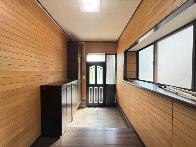 横尾町庭付き一戸建の玄関