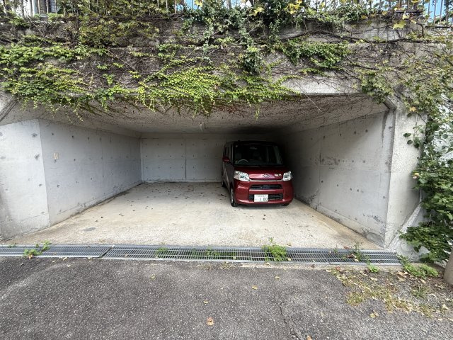 横尾町庭付き一戸建の駐車場