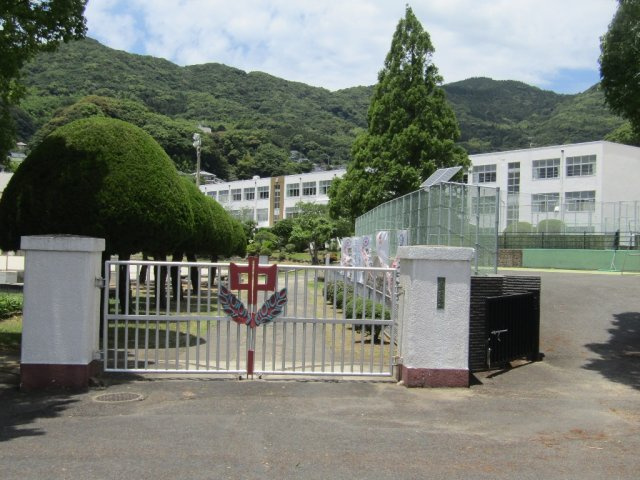 横尾町庭付き一戸建の周辺