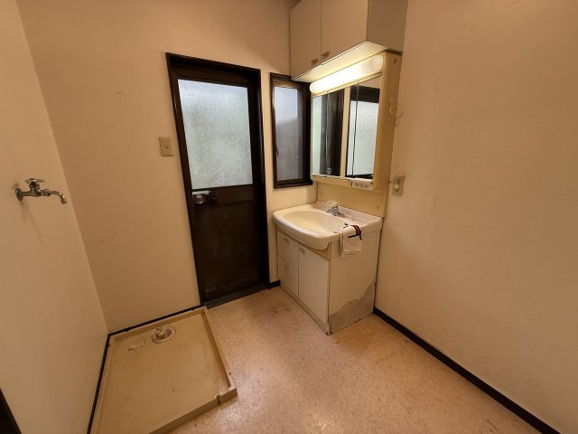 横尾町庭付き一戸建の独立洗面台