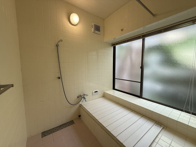 横尾町庭付き一戸建の浴室