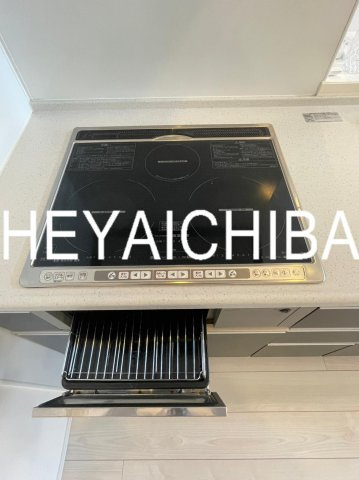 エグザ浅草イーストのキッチン|グリル付き3口IHコンロ